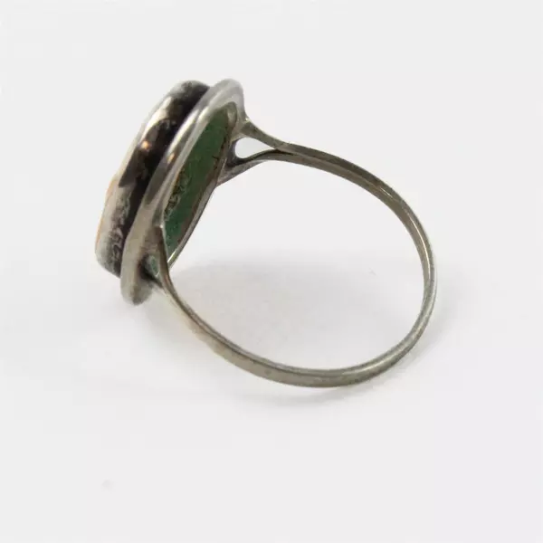 Vintage Beige And White Women's Oval Cameo Ring Size 4 3/4 