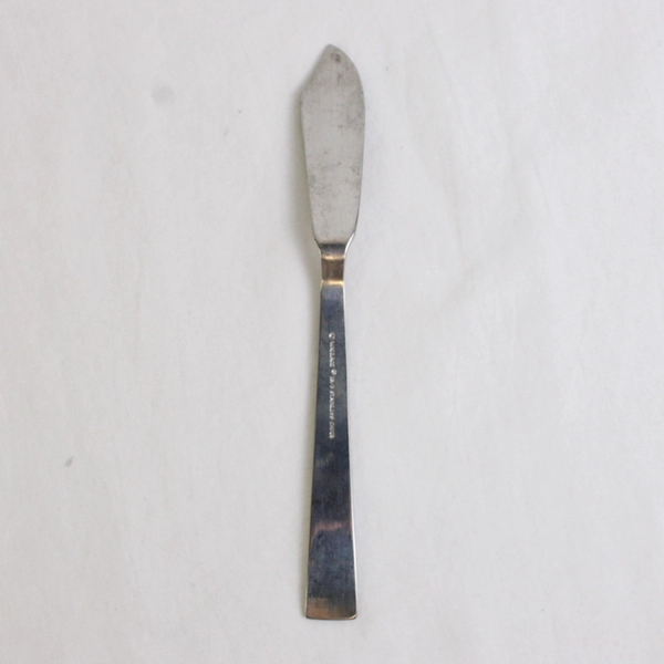 Wallace Silver Manhattan Pattern Butter Knife 18/8 Stainless 6.75" Rare Find