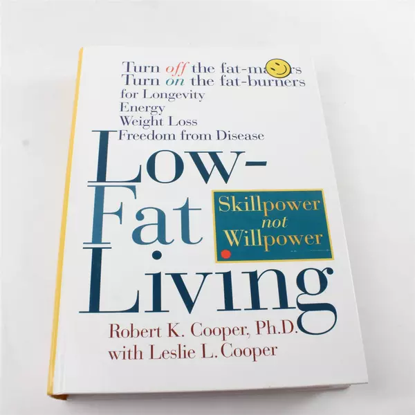 Low-Fat Living by Leslie L. Cooper and Robert K. Cooper 1996 Hardcover
