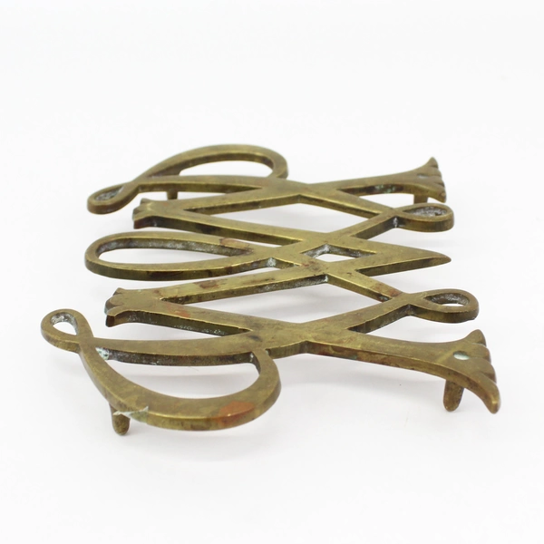 1950 Virginia Metal Crafters William and Mary Brass Trivet