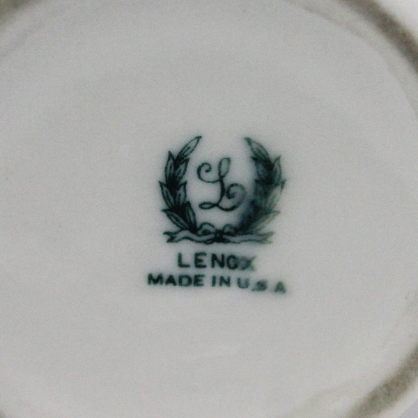 VTG Lenox Cream Colored Art Deco Bulb Porcelain Bud Vase 8” 