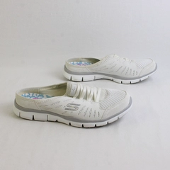 Skechers White Air Cooled Memory Foam Slip-On Sneakers Women's Size 7.5 FLAW