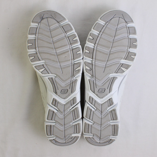 Skechers White Air Cooled Memory Foam Slip-On Sneakers Women's Size 7.5 FLAW