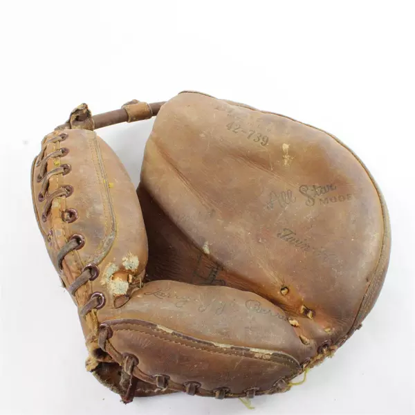 1960s Yogi Berra Spalding All-Star Catchers Mitt Model 42-739 Vintage