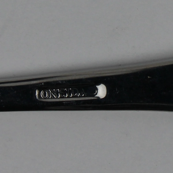 Oneida Silver Surge Pattern Butter Knife 7 Inches Long Good Condition