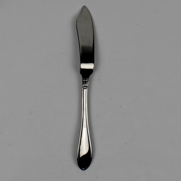 A Wallace Silver Riviera Pattern Butter Knife 6.75 Inches 18/10 Stainless Good