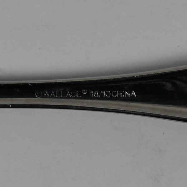 A Wallace Silver Riviera Pattern Butter Knife 6.75 Inches 18/10 Stainless Good