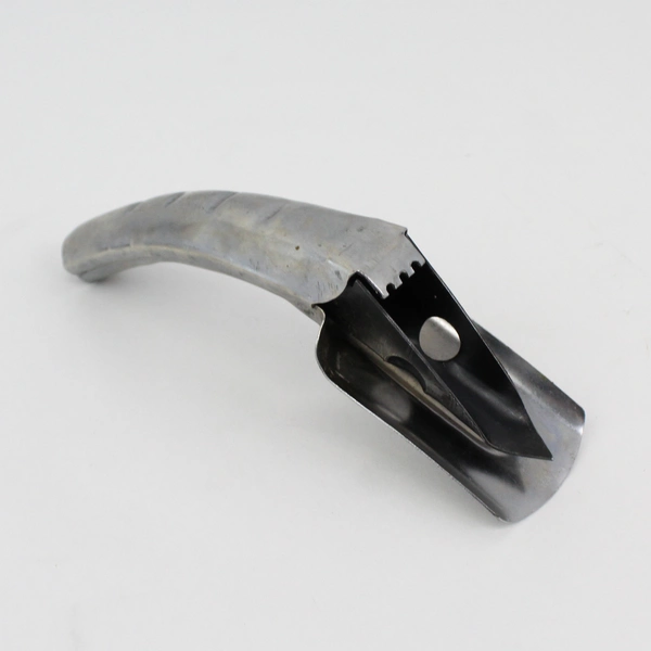 2 Vintage Unbranded Metal OIL Can Self Piercing Spouts Made In Japan