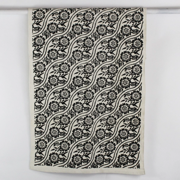 Steninge Slott Black & White Floral Pattern Table Runner 31" x 57"