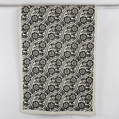 Steninge Slott Black & White Floral Pattern Table Runner 31" x 57"