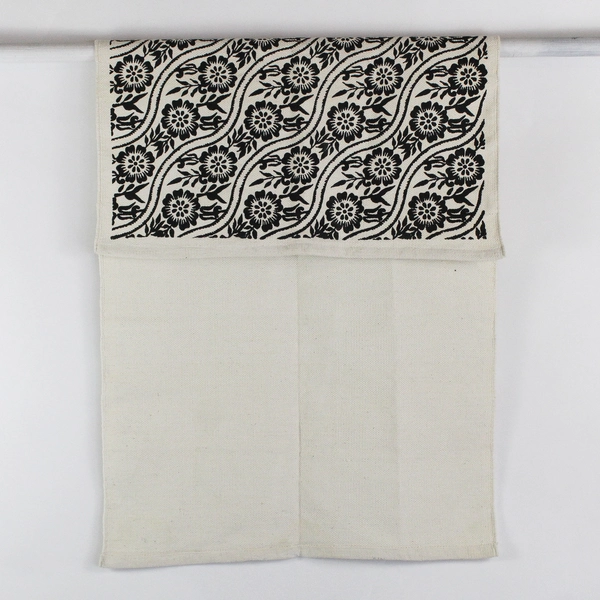 Steninge Slott Black & White Floral Pattern Table Runner 31" x 57"