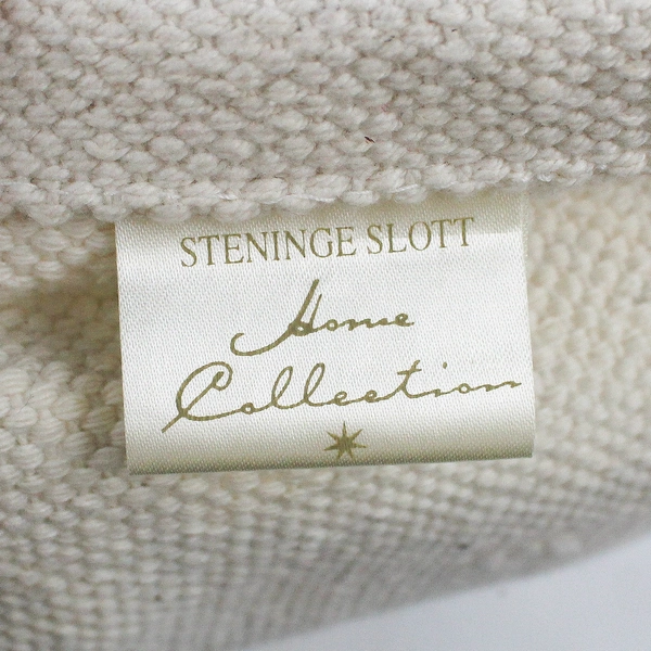 Steninge Slott Black & White Floral Pattern Table Runner 31" x 57"