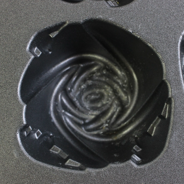 Nordic Ware Sweetheart Rose Muffin Cake Pan 12 Roses Non-Stick Made in USA