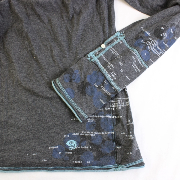 Mountain Hardwear Women's L Blue and Gray Long Sleeve Henley Shirt 