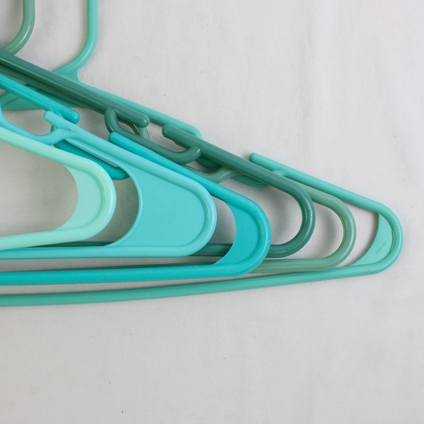 Mixed Lot of 10 Green and Turquoise Plastic Clothes Hangers Closet Organization