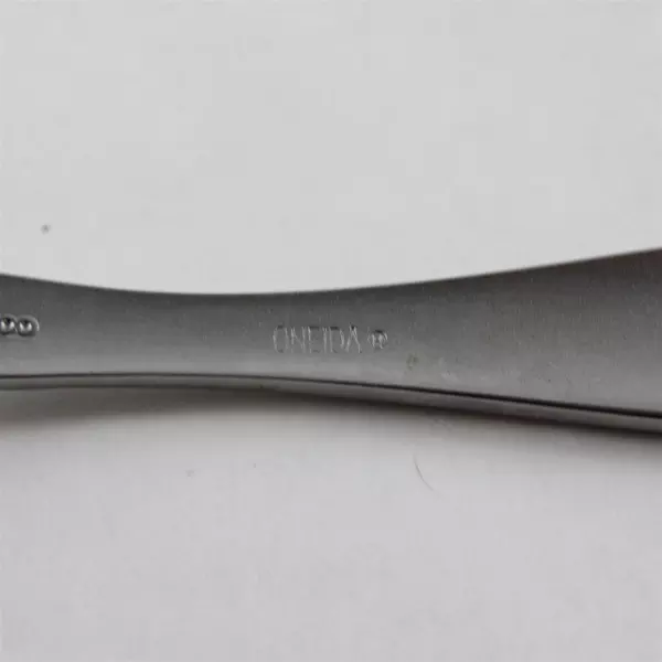 Set of 2 Oneida Spoons Stainless Oval Soup Spoon