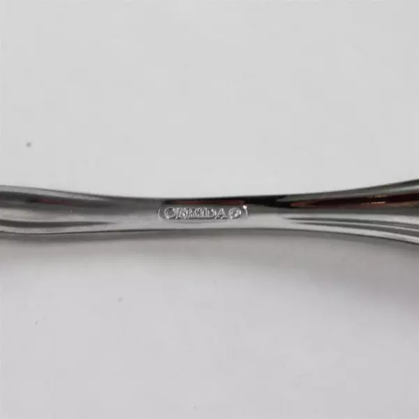 Set of 2 Oneida Boutonniere Stainless Teaspoons 6.25" Vintage 