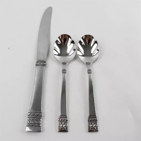Lot of 3 Oneida Brocade Stainless Flatware 2 Sugar Shell Spoons + Modern Knife