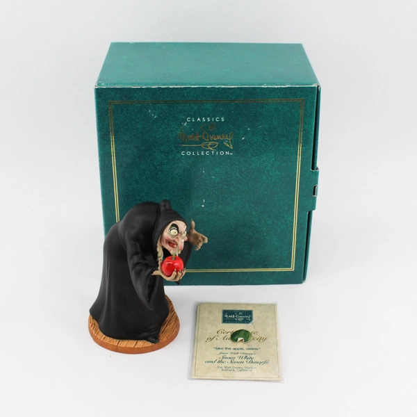 1995-96 Walt Disney Classics Collection Snow White Witch Take The Apple Dearie