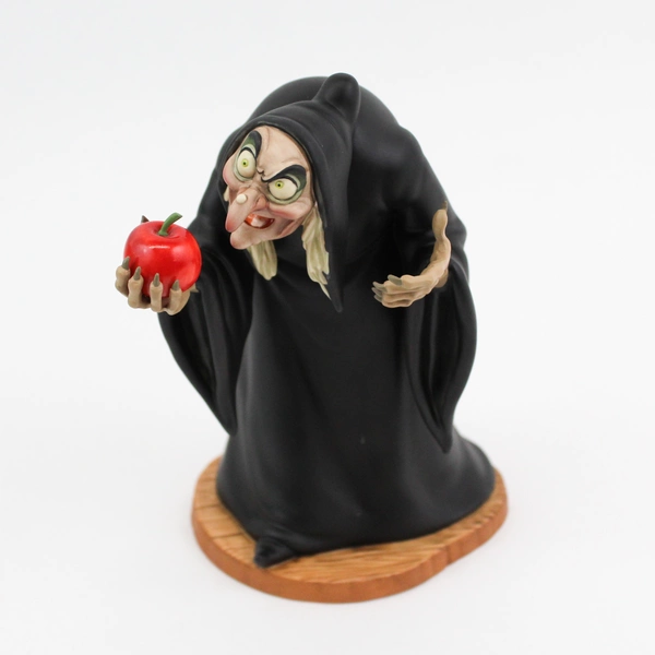 1995-96 Walt Disney Classics Collection Snow White Witch Take The Apple Dearie