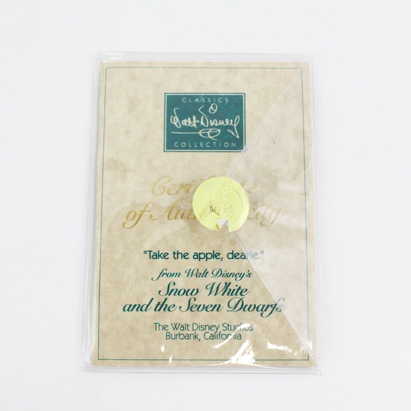 1995-96 Walt Disney Classics Collection Snow White Witch Take The Apple Dearie
