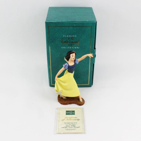 Walt Disney Classics Collection Snow White The Fairest One of All w/COA 1994