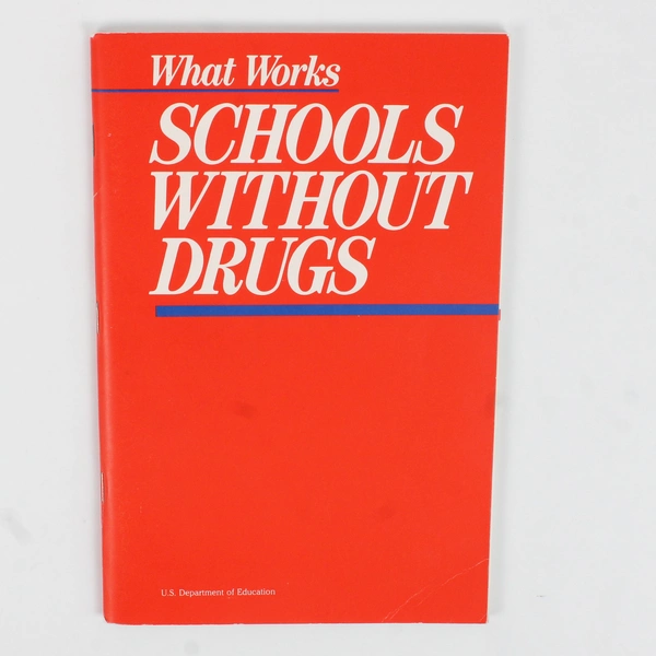 US Department of Education Paperback Book What Works Schools Without Drugs 1986