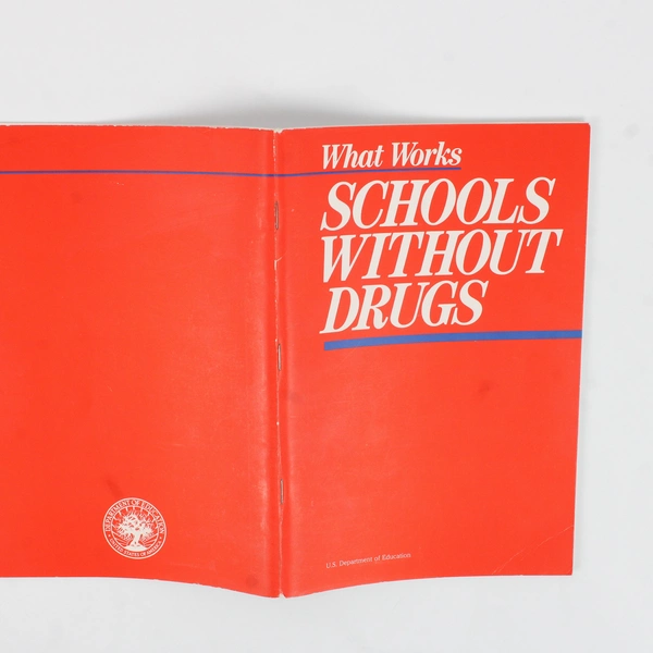US Department of Education Paperback Book What Works Schools Without Drugs 1986