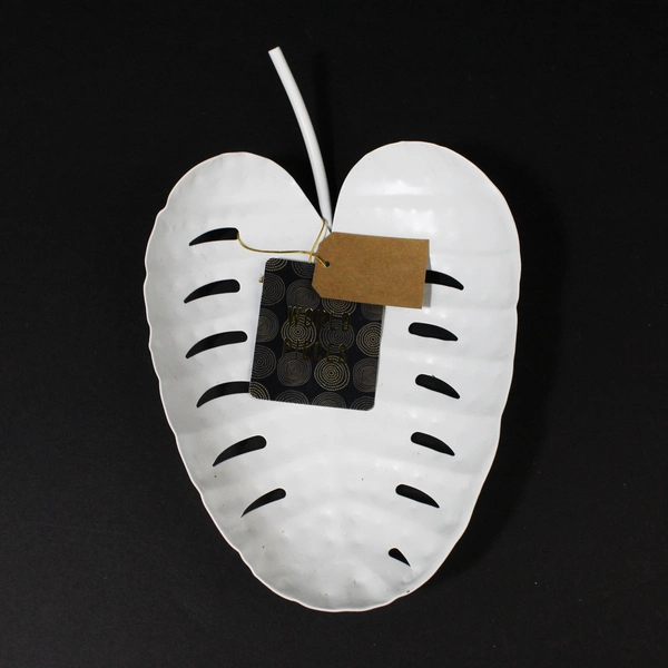 World Pieces Metal Decorative Leaf Fruit Bowls 10 X6.25" White NWT