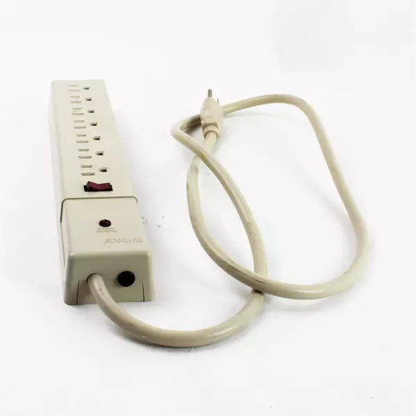 Woods 5194 Maximum Protection Surge Suppressor 1 Extender 1 Additional Cord