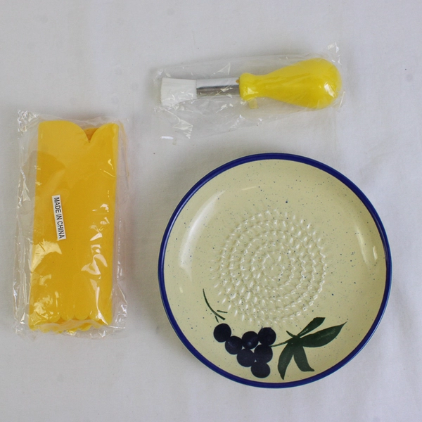 Lot Of 3 Clayton Kitchenware Round Ceramic Plate and Garlic Grater Set