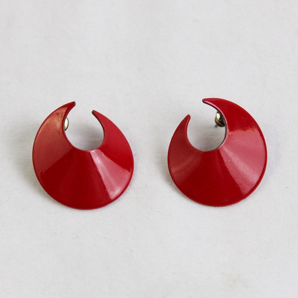 Vintage Red Wavy Crescent Shaped Acrylic Pierced Earrings