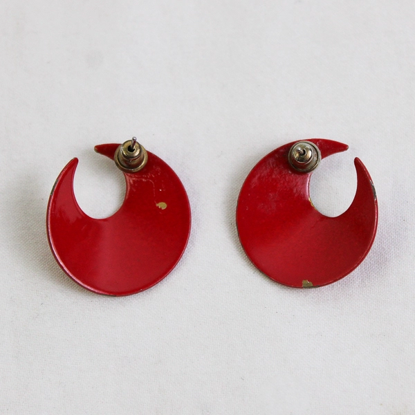 Vintage Red Wavy Crescent Shaped Acrylic Pierced Earrings