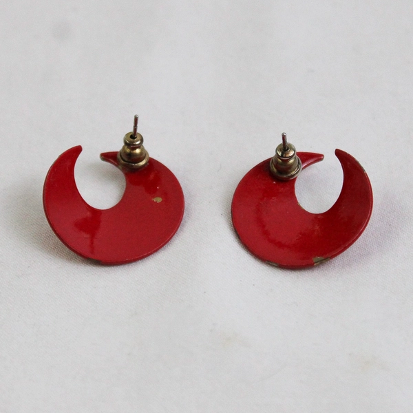 Vintage Red Wavy Crescent Shaped Acrylic Pierced Earrings