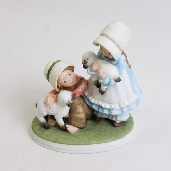 VTG 1977 Precious Moments Holly Hobbie The Simple Things Porcelain Figure 5.5"