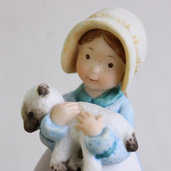 VTG 1977 Precious Moments Holly Hobbie The Simple Things Porcelain Figure 5.5"