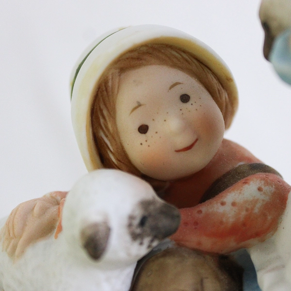 VTG 1977 Precious Moments Holly Hobbie The Simple Things Porcelain Figure 5.5"