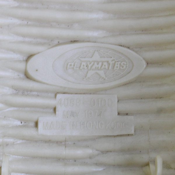 Vintage 1977 Playmates Off-White Plastic Hanging Doll Chair