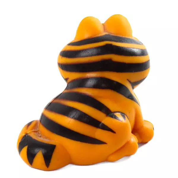 Vintage 1981 Garfield Cat Figurine Sitting 1.5" Collectible