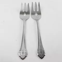 Set of 2 Oneida Lakewood Medium Solid Cold Meat Serving Forks 8.5" 