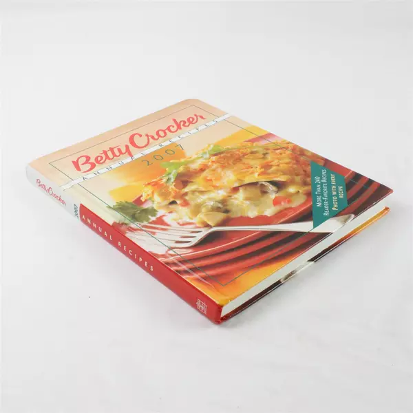 Betty Crocker Annual Recipes 2007 Hardcover Cookbook 240+ Recipes
