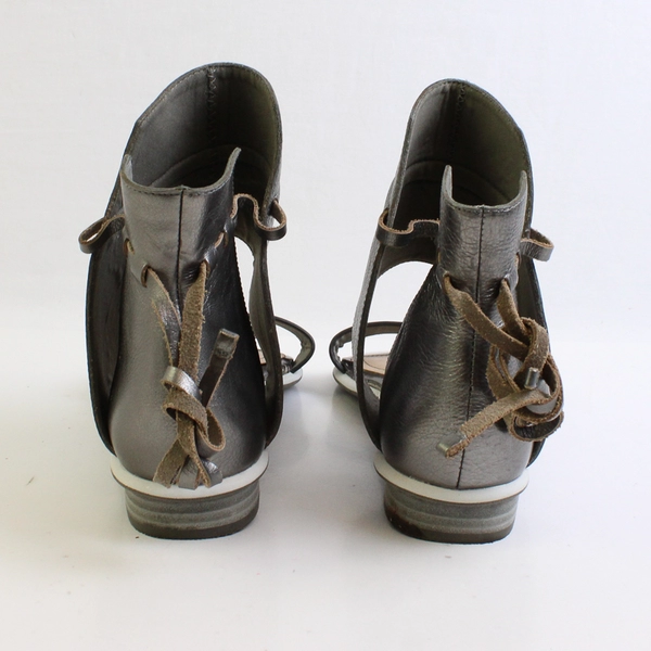 Kelsi Dagger Brooklyn Shae Flat Sandals Open Toe Graphite Silver Womens Size 7.5