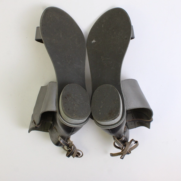 Kelsi Dagger Brooklyn Shae Flat Sandals Open Toe Graphite Silver Womens Size 7.5