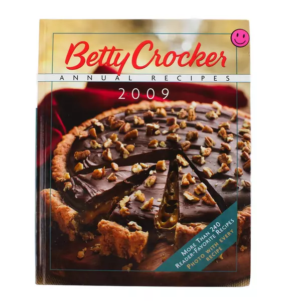 Betty Crocker's Annual Recipes 2009 by Betty Crocker Kitchens (Hardcover)