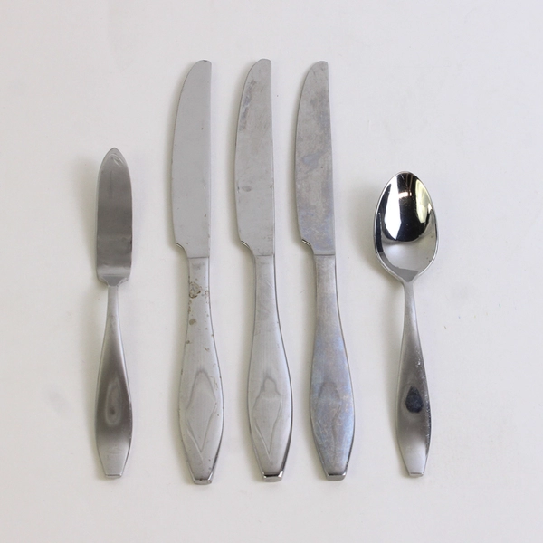 Lot Of 5 Oneida Silver Comet (Stainless) Flatware 4 Knives & 1 Teaspoon