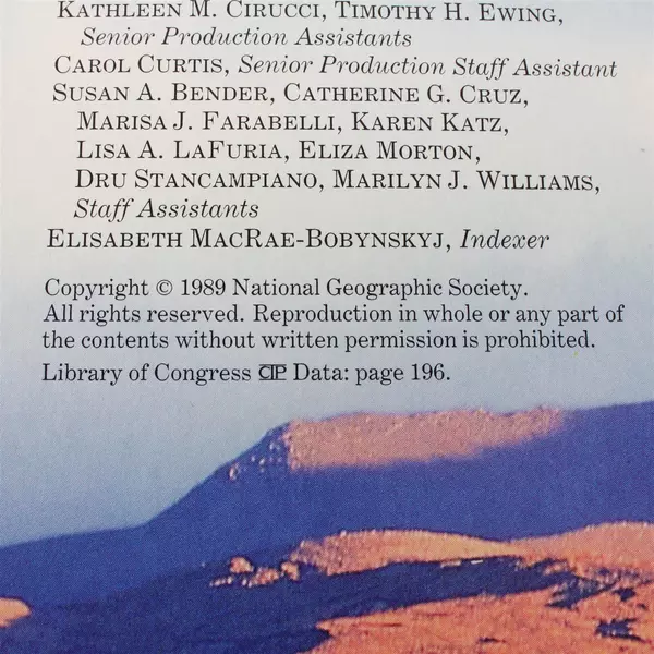 Lot of 2 National Geographic Books Yellowstone Country & Lands Down Under HC