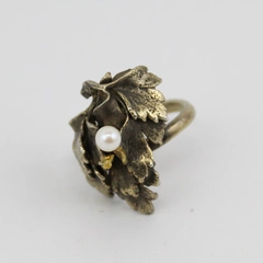 Vtg Women's Silver Tone Leaf Ring with Single Pearl and Citrine Piece Size 7.25