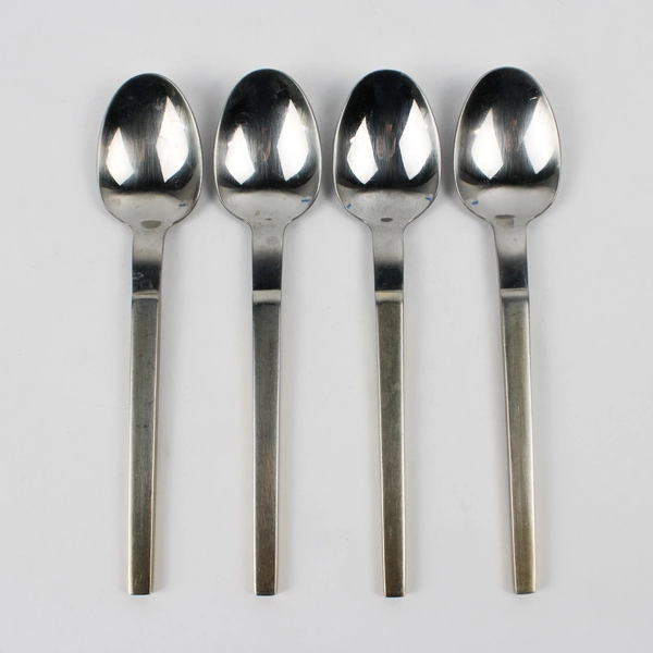 Lot of 4 Splendide 18/10 Stainless Oval Shaped Soup Spoons 7.75" Unknown Pattern