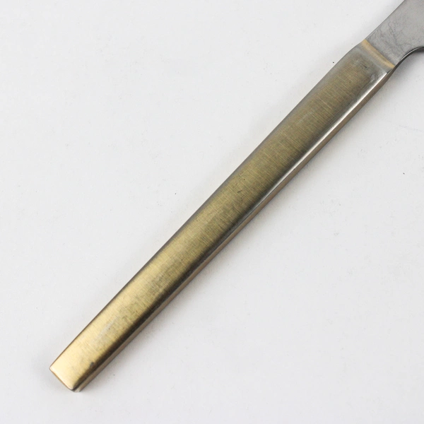 Lot of 4 Splendide 18/10 Stainless Dinner Knives 9.25" Unknown Pattern