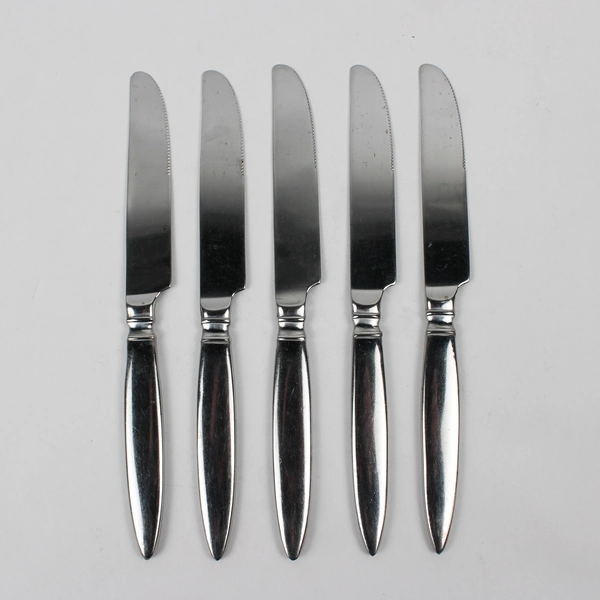Lot of 5 Farberware Diner Pattern Dinner Knives 8.75" Stainless Hard To Find